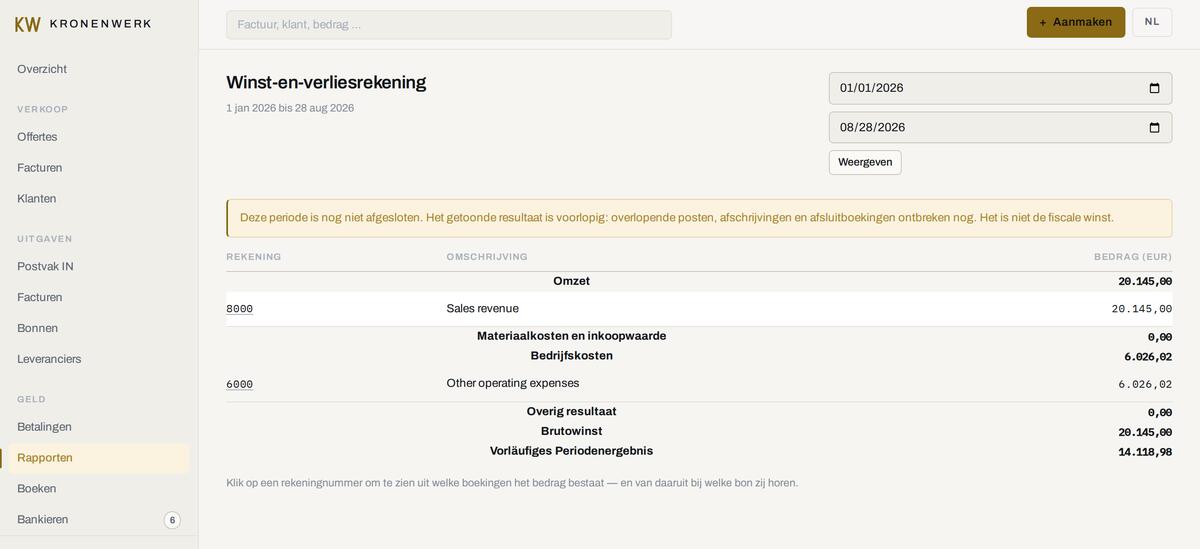 De winst-en-verliesrekening in KRONENWERK, met opbrengsten, bedrijfskosten en een voorlopig periederesultaat, met daarboven een melding dat de periode nog niet is afgesloten.